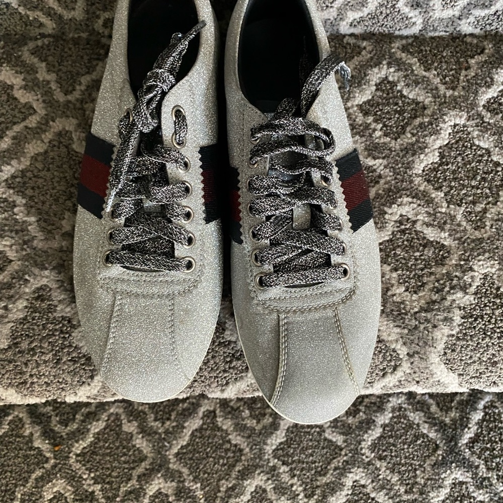 Gucci Silver Glitter Low-Top Sneakers with Red and Blue Web Stripe